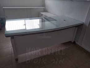 שולחן מנהל זכוכית לבן בשילוב פס כסוף